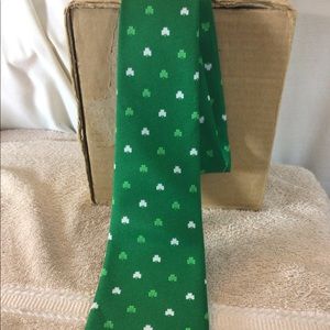 Mens RUSS Green & White CLOVER Pattern Neck Tie